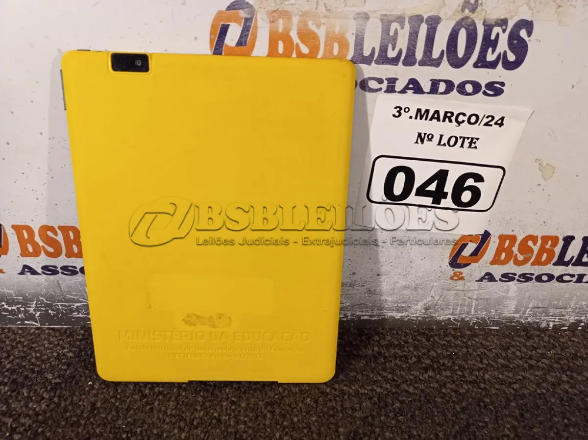 LOTE 046 - 01 TABLET MARCA POSITIVO. (NO ESTADO) ATENÇÃO! FAZER A VISITAÇÃO ANTES DE ARREMATAR, NÃO SABEMOS SE FUNCIONA. LEILÃO NÃO TEM GARANTIA E NEM DEVOLUÇÃO, SUJEITO A POSSÍVEIS AVARIAS VISÍVEIS/OCULTAS E/OU AUSÊNCIA DE COMPONENTES.