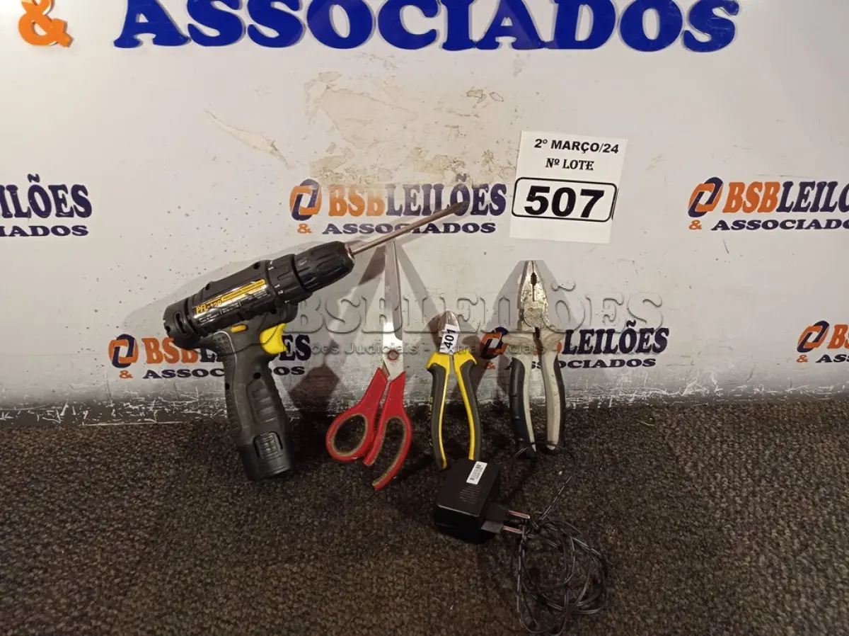 LOTE 507 - 02 ALICATES, 01 TESOURA E 01 PARAFUSADEIRA.  (NO ESTADO) ATENÇÃO! FAZER A VISITAÇÃO ANTES DE ARREMATAR, NÃO SABEMOS SE FUNCIONA. LEILÃO NÃO TEM GARANTIA E NEM DEVOLUÇÃO, SUJEITO A POSSÍVEIS AVARIAS VISÍVEIS/OCULTAS E/OU AUSÊNCIA DE COMPONENTES.
