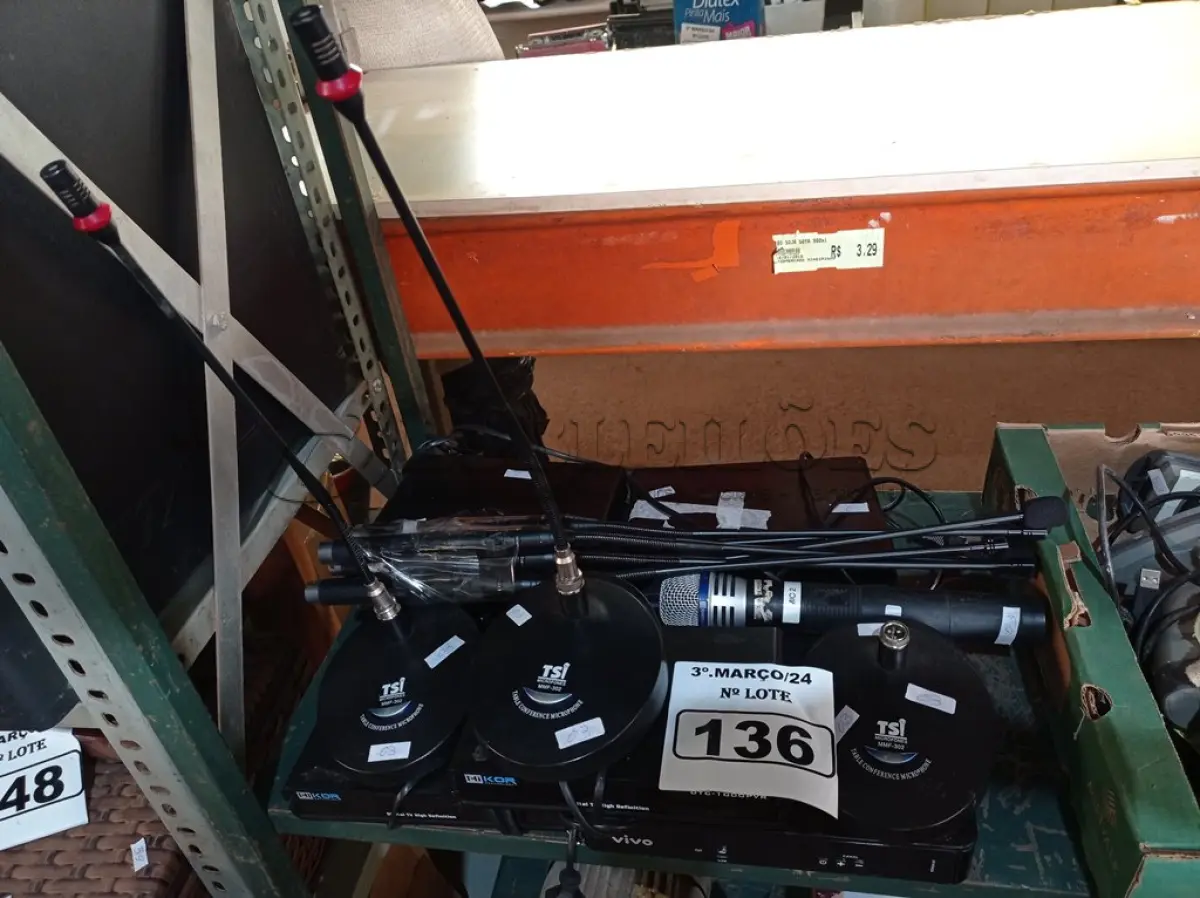 LOTE 136 - 01 LOTE COM VÁRIOS RECEPTORES DE TV E MICROFONES DE MESA MARCAS E MODELOS DIVERSOS. (NO ESTADO) ATENÇÃO! FAZER A VISITAÇÃO ANTES DE ARREMATAR, NÃO SABEMOS SE FUNCIONA. LEILÃO NÃO TEM GARANTIA E NEM DEVOLUÇÃO, SUJEITO A POSSÍVEIS AVARIAS VISÍVEIS/OCULTAS E/OU AUSÊNCIA DE COMPONENTES.