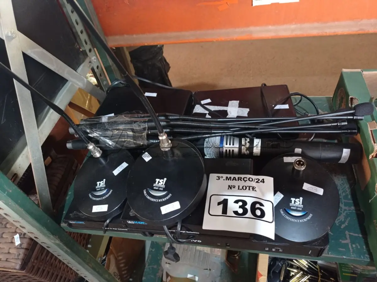 LOTE 136 - 01 LOTE COM VÁRIOS RECEPTORES DE TV E MICROFONES DE MESA MARCAS E MODELOS DIVERSOS. (NO ESTADO) ATENÇÃO! FAZER A VISITAÇÃO ANTES DE ARREMATAR, NÃO SABEMOS SE FUNCIONA. LEILÃO NÃO TEM GARANTIA E NEM DEVOLUÇÃO, SUJEITO A POSSÍVEIS AVARIAS VISÍVEIS/OCULTAS E/OU AUSÊNCIA DE COMPONENTES.