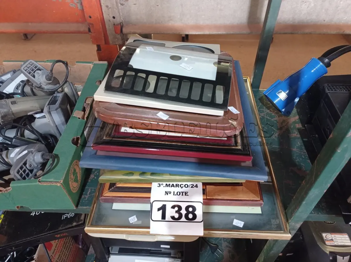 LOTE 138 - 01 LOTE COM QUADROS DECORATIVOS DIVERSOS. (NO ESTADO) ATENÇÃO! FAZER A VISITAÇÃO ANTES DE ARREMATAR, NÃO SABEMOS SE FUNCIONA. LEILÃO NÃO TEM GARANTIA E NEM DEVOLUÇÃO, SUJEITO A POSSÍVEIS AVARIAS VISÍVEIS/OCULTAS E/OU AUSÊNCIA DE COMPONENTES.