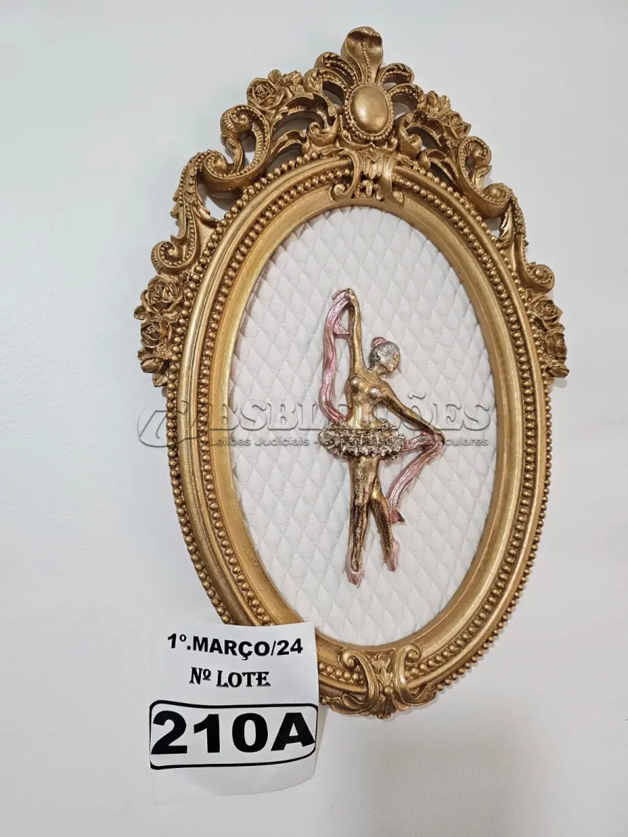 LOTE 210 - 01 QUADRO BAILARINA EM RESINA PINTADA NO DOURADO (NOVO) (NO ESTADO)