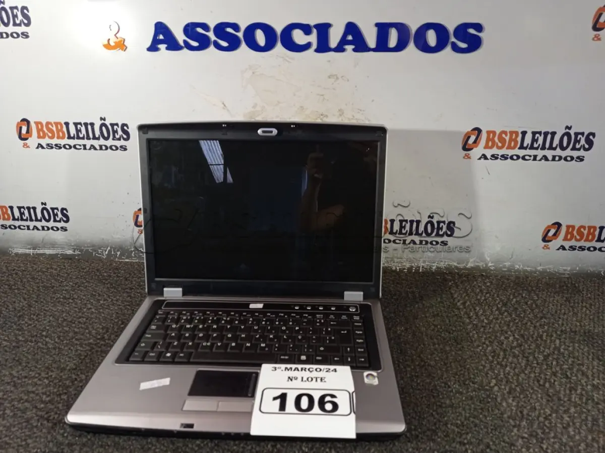 LOTE 106 - 01 NOTEBOOK MARCA VECTOR. (NO ESTADO) ATENÇÃO! FAZER A VISITAÇÃO ANTES DE ARREMATAR, NÃO SABEMOS SE FUNCIONA. LEILÃO NÃO TEM GARANTIA E NEM DEVOLUÇÃO, SUJEITO A POSSÍVEIS AVARIAS VISÍVEIS/OCULTAS E/OU AUSÊNCIA DE COMPONENTES.