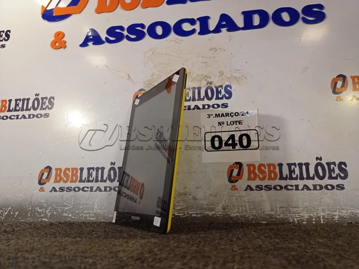 LOTE 040 - 01 TABLET MARCA POSITIVO. (NO ESTADO) ATENÇÃO! FAZER A VISITAÇÃO ANTES DE ARREMATAR, NÃO SABEMOS SE FUNCIONA. LEILÃO NÃO TEM GARANTIA E NEM DEVOLUÇÃO, SUJEITO A POSSÍVEIS AVARIAS VISÍVEIS/OCULTAS E/OU AUSÊNCIA DE COMPONENTES.