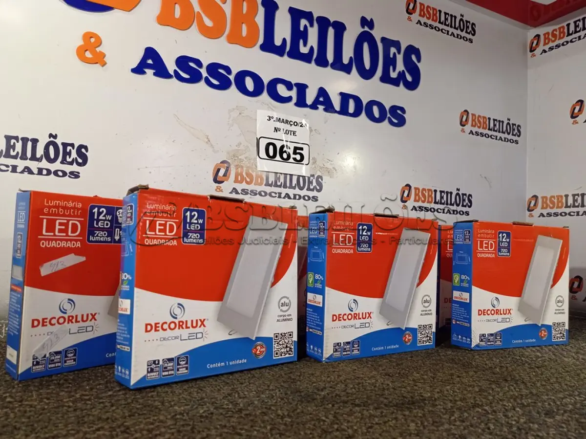 LOTE 065 - 07 LUMINÁRIAS DE LED DE EMBUTIR QUADRADA 240V 12W 6500K DECORLUX. (NO ESTADO) ATENÇÃO! FAZER A VISITAÇÃO ANTES DE ARREMATAR, NÃO SABEMOS SE FUNCIONA. LEILÃO NÃO TEM GARANTIA E NEM DEVOLUÇÃO, SUJEITO A POSSÍVEIS AVARIAS VISÍVEIS/OCULTAS E/OU AUSÊNCIA DE COMPONENTES.