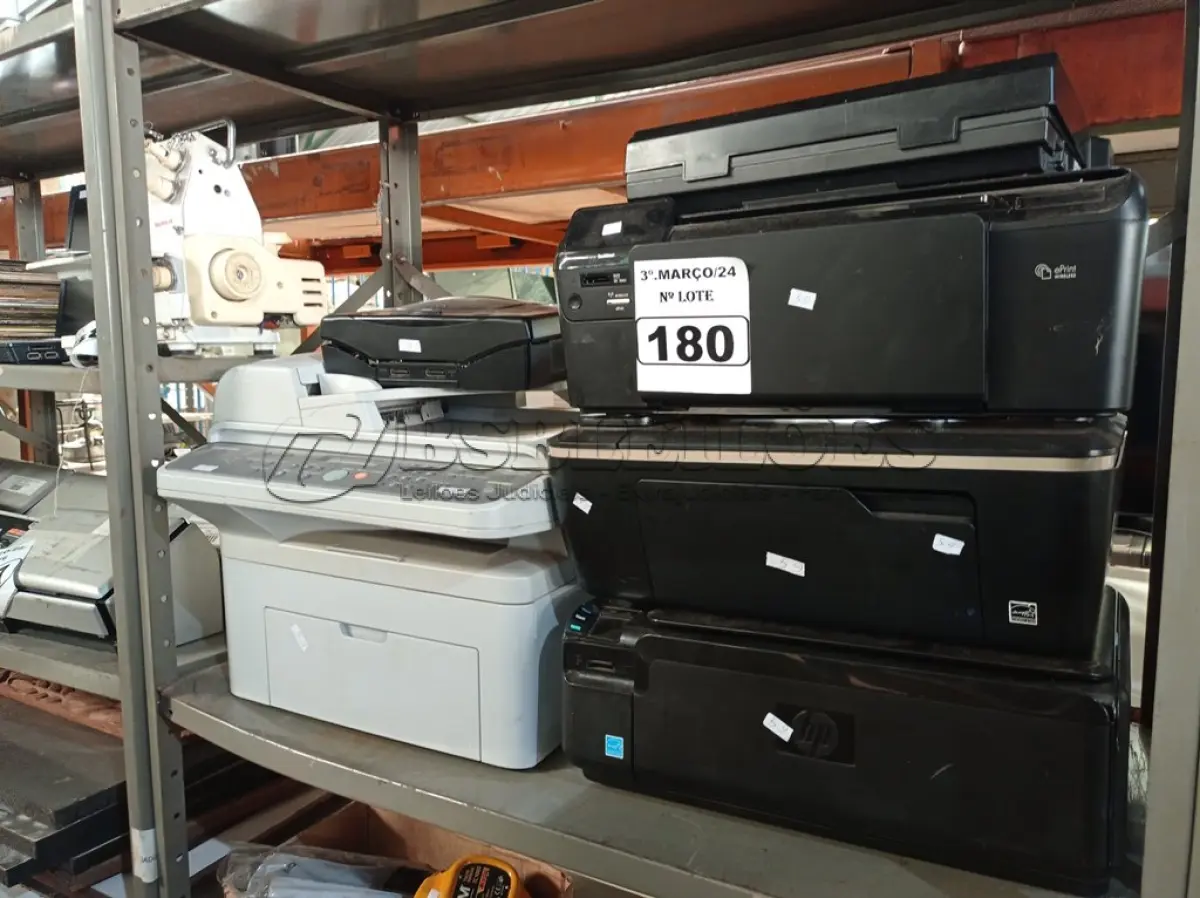 LOTE 180 - 04 IMPRESSORAS, 01 SUCATA DE VIDEOGAME E 01 MÁQUINA DE ESCREVER MARCAS E MODELOS DIVERSOS. (NO ESTADO) ATENÇÃO! FAZER A VISITAÇÃO ANTES DE ARREMATAR, NÃO SABEMOS SE FUNCIONA. LEILÃO NÃO TEM GARANTIA E NEM DEVOLUÇÃO, SUJEITO A POSSÍVEIS AVARIAS VISÍVEIS/OCULTAS E/OU AUSÊNCIA DE COMPONENTES.
