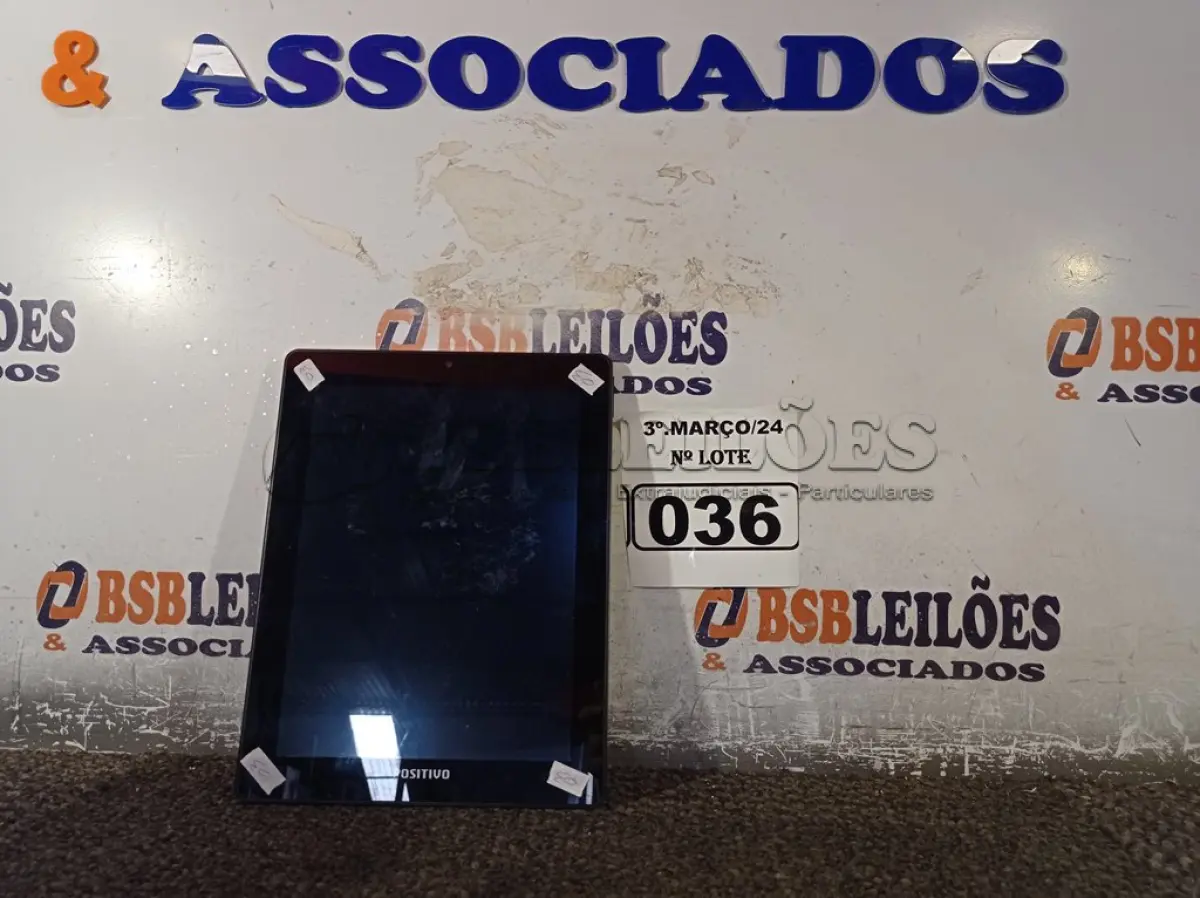 LOTE 036 - 01 TABLET MARCA POSITIVO. (NO ESTADO) ATENÇÃO! FAZER A VISITAÇÃO ANTES DE ARREMATAR, NÃO SABEMOS SE FUNCIONA. LEILÃO NÃO TEM GARANTIA E NEM DEVOLUÇÃO, SUJEITO A POSSÍVEIS AVARIAS VISÍVEIS/OCULTAS E/OU AUSÊNCIA DE COMPONENTES.