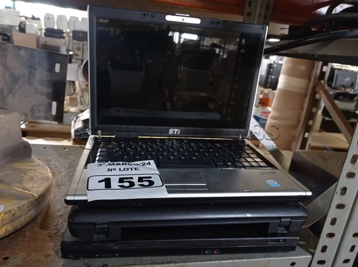 LOTE 155 - 03 NOTEBOOK’S MARCAS E MODELOS DIVERSOS PARA RETIRADA DE PEÇAS. (NO ESTADO) ATENÇÃO! FAZER A VISITAÇÃO ANTES DE ARREMATAR, NÃO SABEMOS SE FUNCIONA. LEILÃO NÃO TEM GARANTIA E NEM DEVOLUÇÃO, SUJEITO A POSSÍVEIS AVARIAS VISÍVEIS/OCULTAS E/OU AUSÊNCIA DE COMPONENTES.