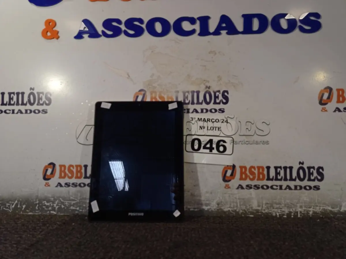LOTE 046 - 01 TABLET MARCA POSITIVO. (NO ESTADO) ATENÇÃO! FAZER A VISITAÇÃO ANTES DE ARREMATAR, NÃO SABEMOS SE FUNCIONA. LEILÃO NÃO TEM GARANTIA E NEM DEVOLUÇÃO, SUJEITO A POSSÍVEIS AVARIAS VISÍVEIS/OCULTAS E/OU AUSÊNCIA DE COMPONENTES.