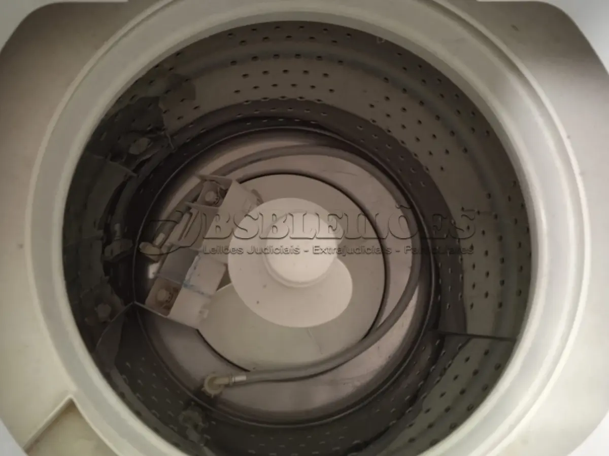 LOTE 520 - 01 LAVADORA AUTO AQUECIMENTO MARCA BRASTEMP 127V. (NO ESTADO) ATENÇÃO! FAZER A VISITAÇÃO ANTES DE ARREMATAR, NÃO SABEMOS SE FUNCIONA. LEILÃO NÃO TEM GARANTIA E NEM DEVOLUÇÃO, SUJEITO A POSSÍVEIS AVARIAS VISÍVEIS/OCULTAS E/OU AUSÊNCIA DE COMPONENTES.