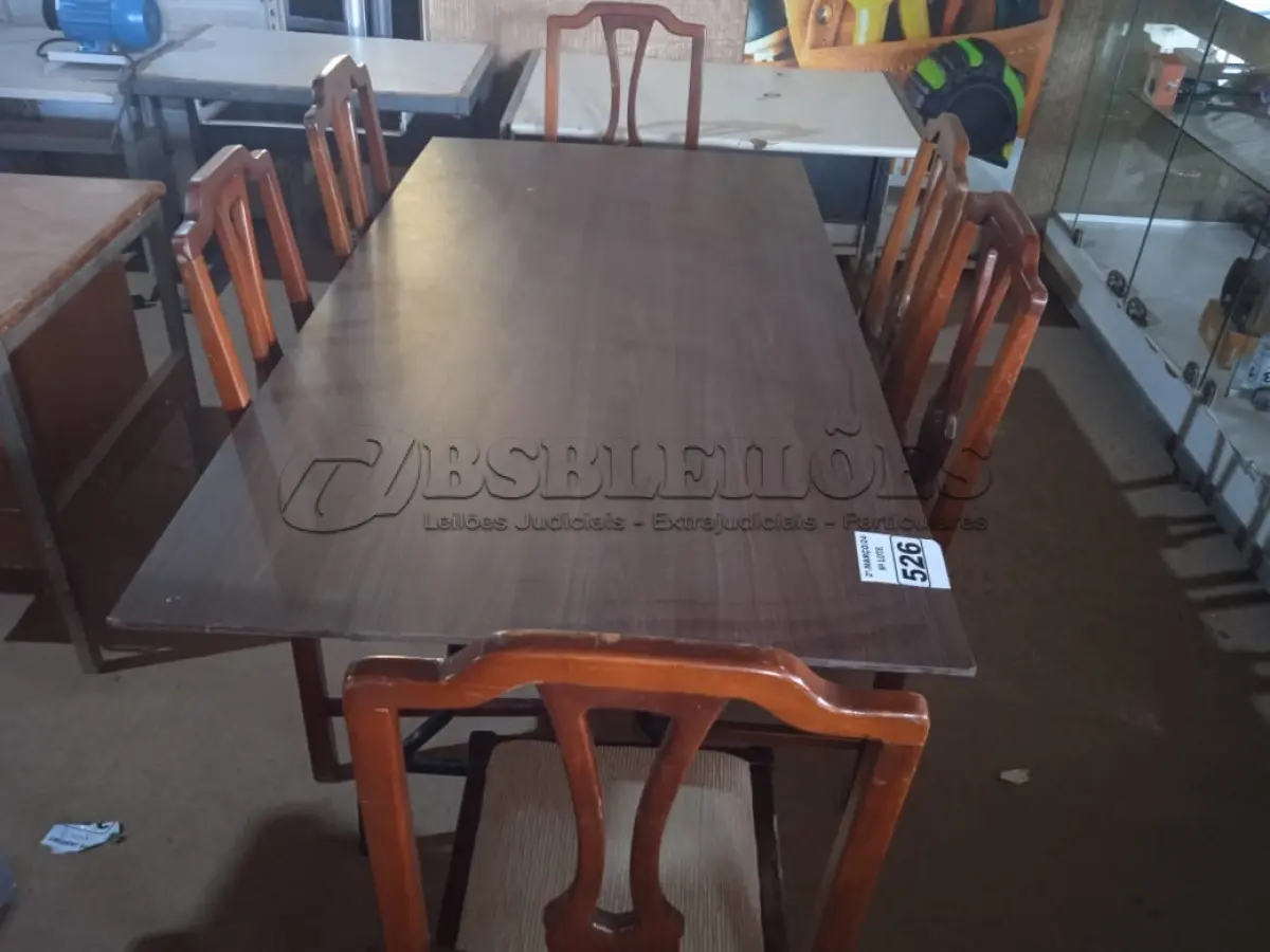 LOTE 526 - 1 MESA C/ 06 CADEIRAS BASE DE FERRO DOBRÁVEL E TAMPO EM MADEIRA. (NO ESTADO) ATENÇÃO! FAZER A VISITAÇÃO ANTES DE ARREMATAR, NÃO SABEMOS SE FUNCIONA. LEILÃO NÃO TEM GARANTIA E NEM DEVOLUÇÃO, SUJEITO A POSSÍVEIS AVARIAS VISÍVEIS/OCULTAS E/OU AUSÊNCIA DE COMPONENTES.