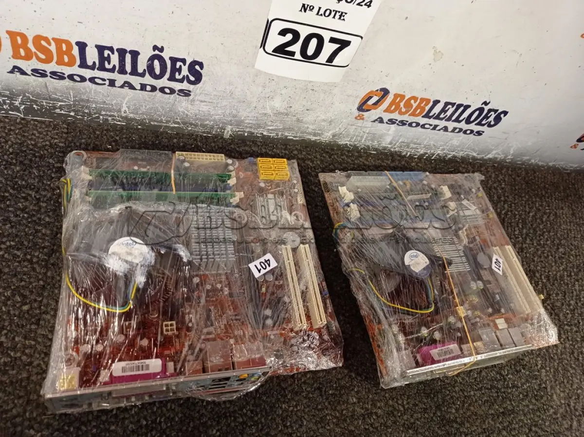 LOTE 207 - 02 PLACAS MÃE MARCAS E MODELOS DIVERSOS. (NO ESTADO) ATENÇÃO! FAZER A VISITAÇÃO ANTES DE ARREMATAR, NÃO SABEMOS SE FUNCIONA. LEILÃO NÃO TEM GARANTIA E NEM DEVOLUÇÃO, SUJEITO A POSSÍVEIS AVARIAS VISÍVEIS/OCULTAS E/OU AUSÊNCIA DE COMPONENTES.