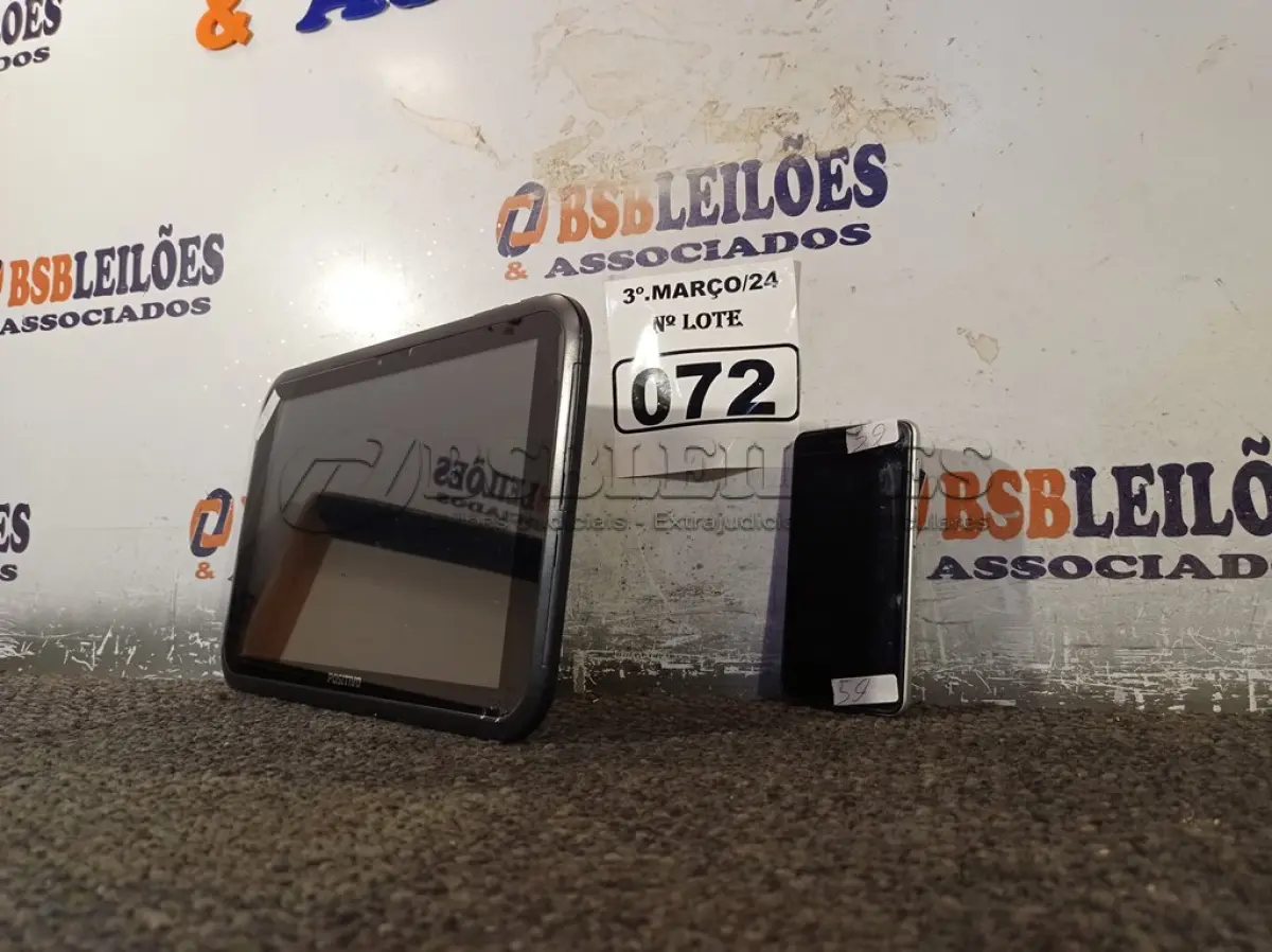 LOTE 072 - 01 CELULAR E 01 TABLET MARCAS E MODELOS DIVERSOS PARA RETIRADA DE PEÇAS. (NO ESTADO) ATENÇÃO! FAZER A VISITAÇÃO ANTES DE ARREMATAR, NÃO SABEMOS SE FUNCIONA. LEILÃO NÃO TEM GARANTIA E NEM DEVOLUÇÃO, SUJEITO A POSSÍVEIS AVARIAS VISÍVEIS/OCULTAS E/OU AUSÊNCIA DE COMPONENTES.