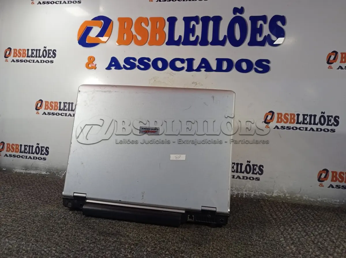 LOTE 105 - 01 NOTEBOOK MARCA VECTOR. (NO ESTADO) ATENÇÃO! FAZER A VISITAÇÃO ANTES DE ARREMATAR, NÃO SABEMOS SE FUNCIONA. LEILÃO NÃO TEM GARANTIA E NEM DEVOLUÇÃO, SUJEITO A POSSÍVEIS AVARIAS VISÍVEIS/OCULTAS E/OU AUSÊNCIA DE COMPONENTES.