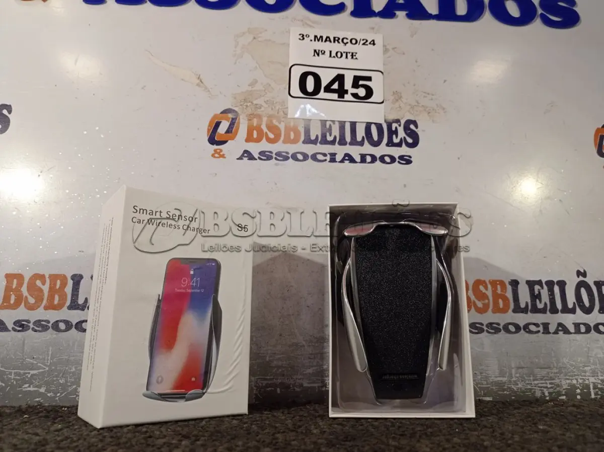 LOTE 045 - 02 SUPORTES PARA CELULAR. (NO ESTADO) ATENÇÃO! FAZER A VISITAÇÃO ANTES DE ARREMATAR, NÃO SABEMOS SE FUNCIONA. LEILÃO NÃO TEM GARANTIA E NEM DEVOLUÇÃO, SUJEITO A POSSÍVEIS AVARIAS VISÍVEIS/OCULTAS E/OU AUSÊNCIA DE COMPONENTES.