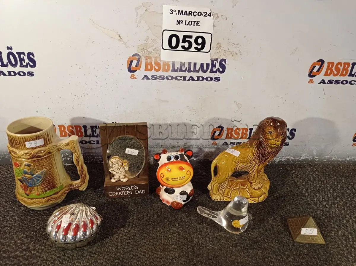 LOTE 059 - 01 LOTE COM ENFEITES DIVERSOS. (NO ESTADO) ATENÇÃO! FAZER A VISITAÇÃO ANTES DE ARREMATAR, NÃO SABEMOS SE FUNCIONA. LEILÃO NÃO TEM GARANTIA E NEM DEVOLUÇÃO, SUJEITO A POSSÍVEIS AVARIAS VISÍVEIS/OCULTAS E/OU AUSÊNCIA DE COMPONENTES.