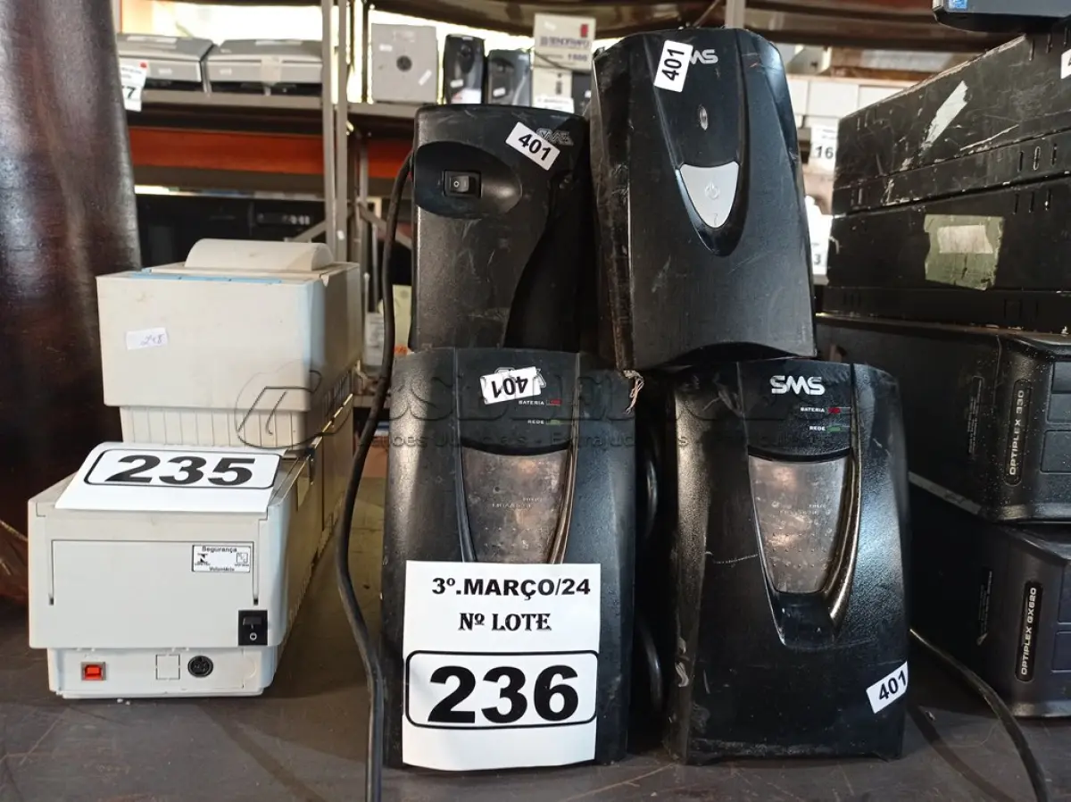 LOTE 236 - 04 NOBREAKS MARCAS SMS MODELOS DIVERSOS. (NO ESTADO) ATENÇÃO! FAZER A VISITAÇÃO ANTES DE ARREMATAR, NÃO SABEMOS SE FUNCIONA. LEILÃO NÃO TEM GARANTIA E NEM DEVOLUÇÃO, SUJEITO A POSSÍVEIS AVARIAS VISÍVEIS/OCULTAS E/OU AUSÊNCIA DE COMPONENTES.