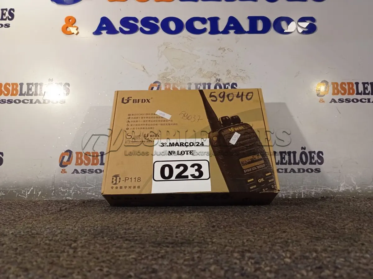 LOTE 023 - 01 RÁDIO COMUNICADOR. (NO ESTADO) ATENÇÃO! FAZER A VISITAÇÃO ANTES DE ARREMATAR, NÃO SABEMOS SE FUNCIONA. LEILÃO NÃO TEM GARANTIA E NEM DEVOLUÇÃO, SUJEITO A POSSÍVEIS AVARIAS VISÍVEIS/OCULTAS E/OU AUSÊNCIA DE COMPONENTES.