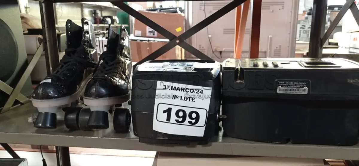 LOTE 199 - 02 RELÓGIOS DE PONTO E 01 PATINS. (NO ESTADO) ATENÇÃO! FAZER A VISITAÇÃO ANTES DE ARREMATAR, NÃO SABEMOS SE FUNCIONA. LEILÃO NÃO TEM GARANTIA E NEM DEVOLUÇÃO, SUJEITO A POSSÍVEIS AVARIAS VISÍVEIS/OCULTAS E/OU AUSÊNCIA DE COMPONENTES.