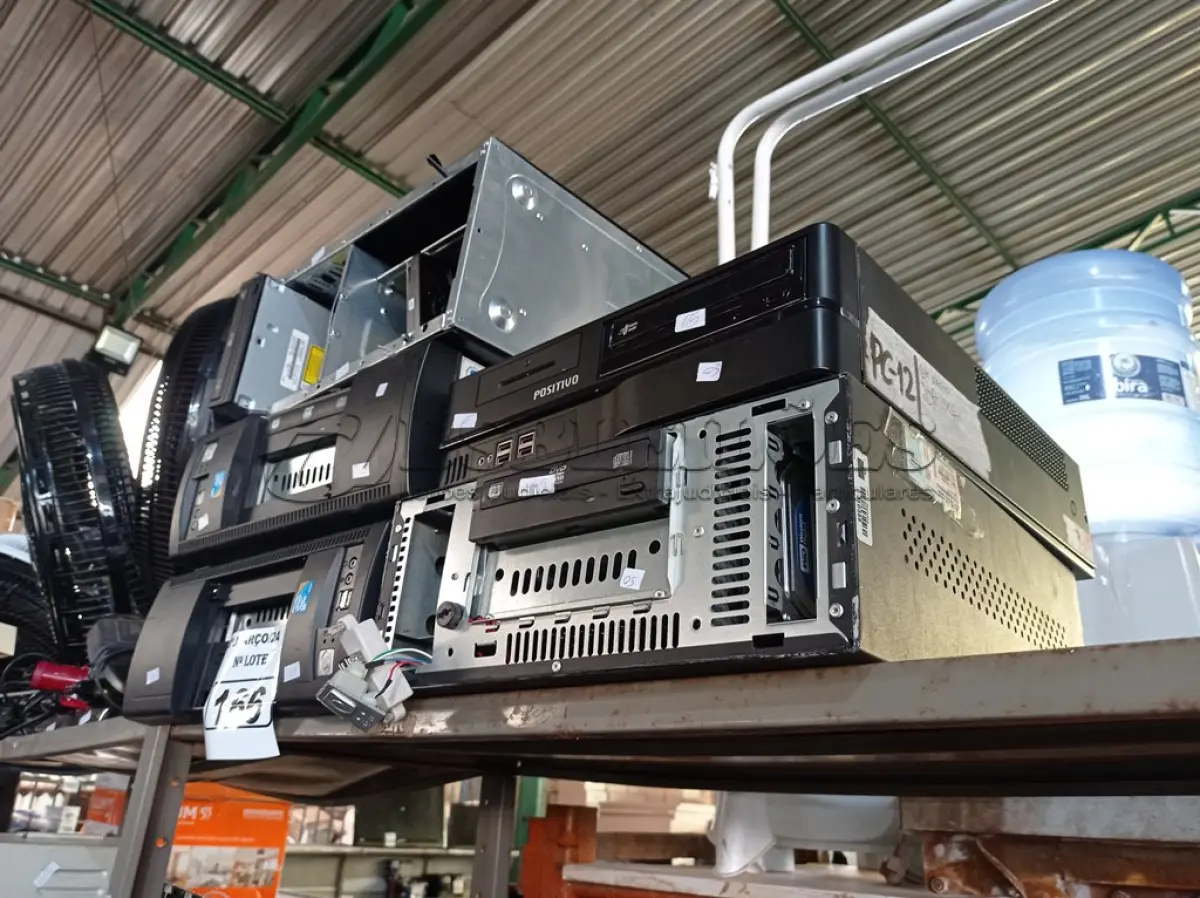 LOTE 166 - 05 CPU’S MARCAS E MODELOS DIVERSOS PARA RETIRADA DE PEÇAS. (NO ESTADO) ATENÇÃO! FAZER A VISITAÇÃO ANTES DE ARREMATAR, NÃO SABEMOS SE FUNCIONA. LEILÃO NÃO TEM GARANTIA E NEM DEVOLUÇÃO, SUJEITO A POSSÍVEIS AVARIAS VISÍVEIS/OCULTAS E/OU AUSÊNCIA DE COMPONENTES.