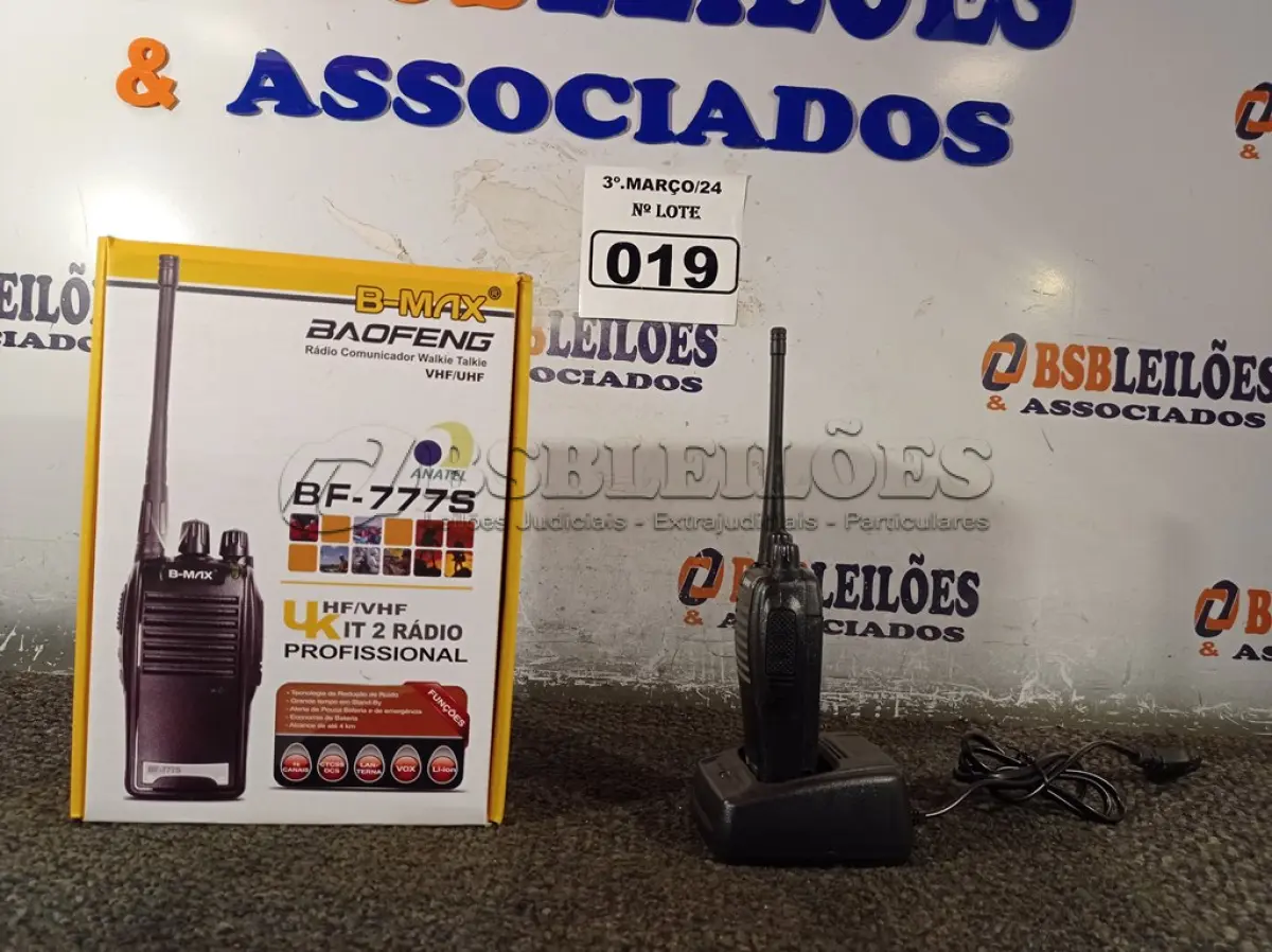 LOTE 019 - 01 RÁDIO COMUNICADOR BAOFENG VHF/UHF. (NO ESTADO) ATENÇÃO! FAZER A VISITAÇÃO ANTES DE ARREMATAR, NÃO SABEMOS SE FUNCIONA. LEILÃO NÃO TEM GARANTIA E NEM DEVOLUÇÃO, SUJEITO A POSSÍVEIS AVARIAS VISÍVEIS/OCULTAS E/OU AUSÊNCIA DE COMPONENTES.