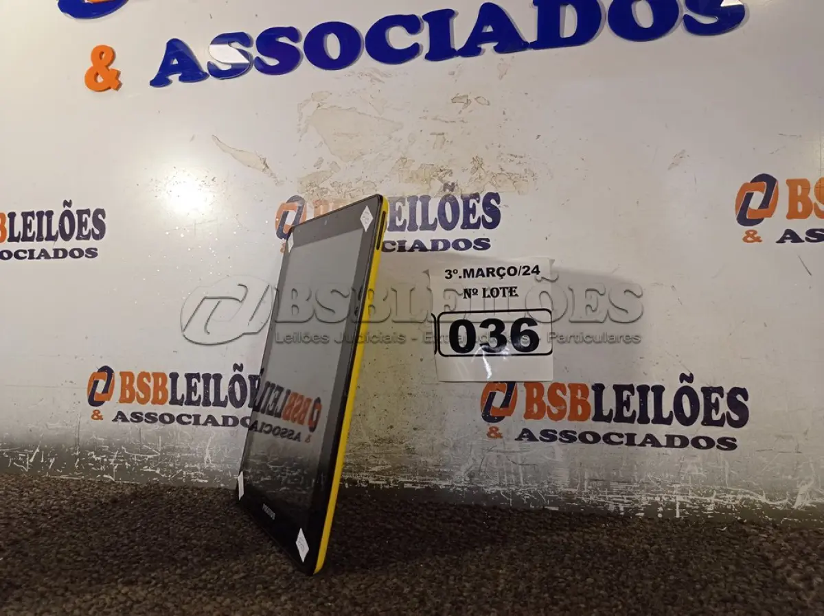 LOTE 036 - 01 TABLET MARCA POSITIVO. (NO ESTADO) ATENÇÃO! FAZER A VISITAÇÃO ANTES DE ARREMATAR, NÃO SABEMOS SE FUNCIONA. LEILÃO NÃO TEM GARANTIA E NEM DEVOLUÇÃO, SUJEITO A POSSÍVEIS AVARIAS VISÍVEIS/OCULTAS E/OU AUSÊNCIA DE COMPONENTES.