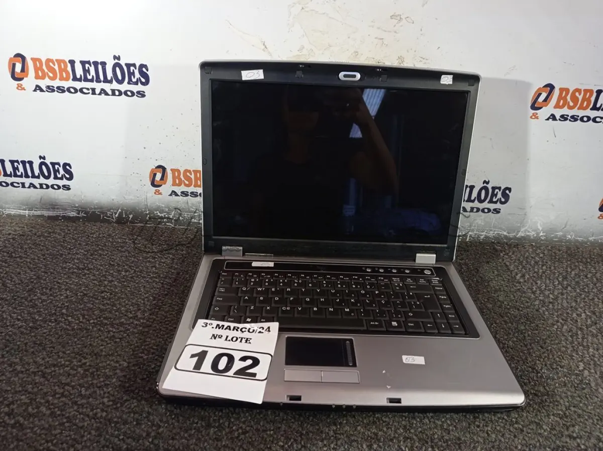 LOTE 102 - 01 NOTEBOOK MARCA VECTOR. (NO ESTADO) ATENÇÃO! FAZER A VISITAÇÃO ANTES DE ARREMATAR, NÃO SABEMOS SE FUNCIONA. LEILÃO NÃO TEM GARANTIA E NEM DEVOLUÇÃO, SUJEITO A POSSÍVEIS AVARIAS VISÍVEIS/OCULTAS E/OU AUSÊNCIA DE COMPONENTES.