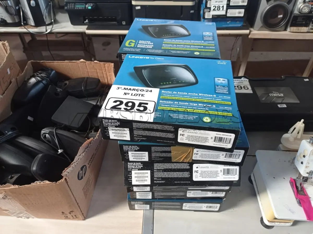 LOTE 295 - 12 ROTEADORES CISCO WRT54G2. (NO ESTADO) ATENÇÃO! FAZER A VISITAÇÃO ANTES DE ARREMATAR, NÃO SABEMOS SE FUNCIONA. LEILÃO NÃO TEM GARANTIA E NEM DEVOLUÇÃO, SUJEITO A POSSÍVEIS AVARIAS VISÍVEIS/OCULTAS E/OU AUSÊNCIA DE COMPONENTES.