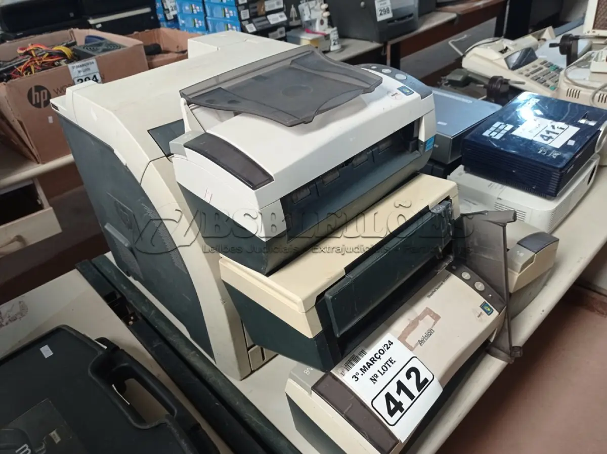 LOTE 412 - 01 IMPRESSORA E 05 SCANNERS MARCAS E MODELOS DIVERSOS. (NO ESTADO) ATENÇÃO! FAZER A VISITAÇÃO ANTES DE ARREMATAR, NÃO SABEMOS SE FUNCIONA. LEILÃO NÃO TEM GARANTIA E NEM DEVOLUÇÃO, SUJEITO A POSSÍVEIS AVARIAS VISÍVEIS/OCULTAS E/OU AUSÊNCIA DE COMPONENTES.