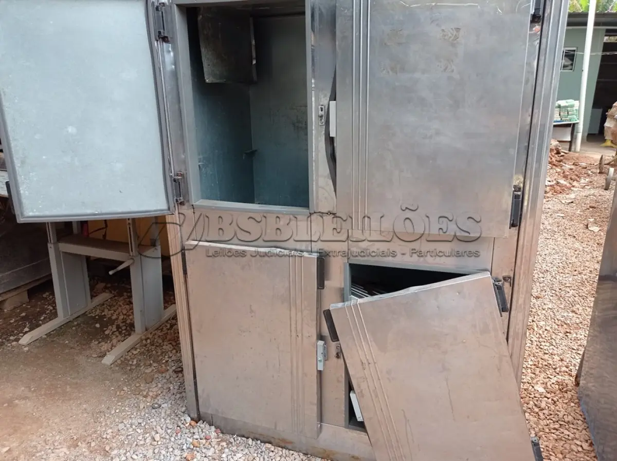 LOTE 478 - 01 GELADEIRA INDUSTRIAL EM INOX PARA RETIRADA DE PEÇAS. (NO ESTADO) ATENÇÃO! FAZER A VISITAÇÃO ANTES DE ARREMATAR, NÃO SABEMOS SE FUNCIONA. LEILÃO NÃO TEM GARANTIA E NEM DEVOLUÇÃO, SUJEITO A POSSÍVEIS AVARIAS VISÍVEIS/OCULTAS E/OU AUSÊNCIA DE COMPONENTES.