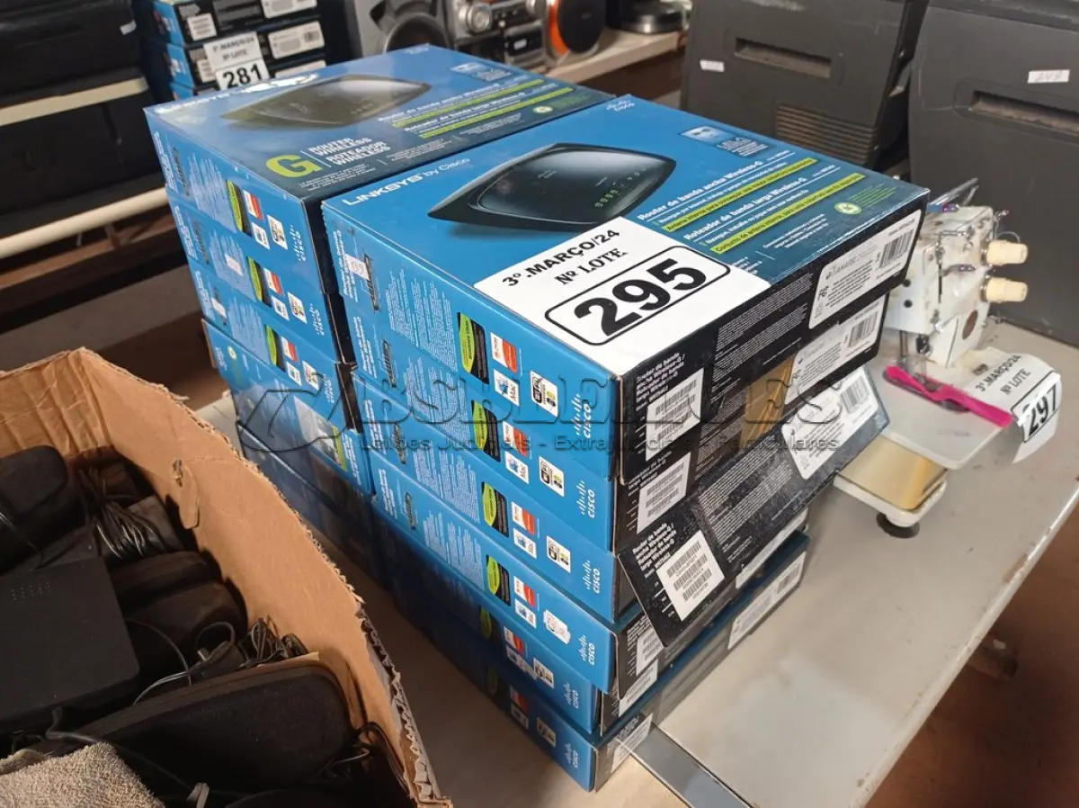 LOTE 295 - 12 ROTEADORES CISCO WRT54G2. (NO ESTADO) ATENÇÃO! FAZER A VISITAÇÃO ANTES DE ARREMATAR, NÃO SABEMOS SE FUNCIONA. LEILÃO NÃO TEM GARANTIA E NEM DEVOLUÇÃO, SUJEITO A POSSÍVEIS AVARIAS VISÍVEIS/OCULTAS E/OU AUSÊNCIA DE COMPONENTES.