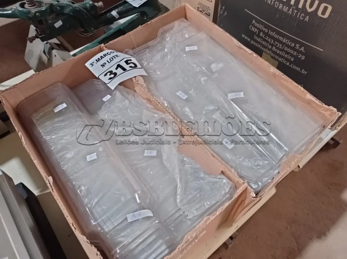 LOTE 315 - 20 TELHAS COLONIAIS CAPA E BICA TRANSPARENTES. (NO ESTADO) ATENÇÃO! FAZER A VISITAÇÃO ANTES DE ARREMATAR, NÃO SABEMOS SE FUNCIONA. LEILÃO NÃO TEM GARANTIA E NEM DEVOLUÇÃO, SUJEITO A POSSÍVEIS AVARIAS VISÍVEIS/OCULTAS E/OU AUSÊNCIA DE COMPONENTES.