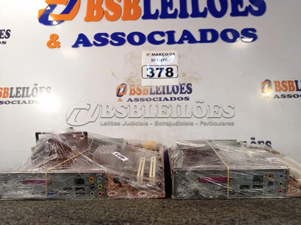 LOTE 378 - 02 PLACAS MÃE MARCAS E MODELOS DIVERSOS. (NO ESTADO) ATENÇÃO! FAZER A VISITAÇÃO ANTES DE ARREMATAR, NÃO SABEMOS SE FUNCIONA. LEILÃO NÃO TEM GARANTIA E NEM DEVOLUÇÃO, SUJEITO A POSSÍVEIS AVARIAS VISÍVEIS/OCULTAS E/OU AUSÊNCIA DE COMPONENTES.