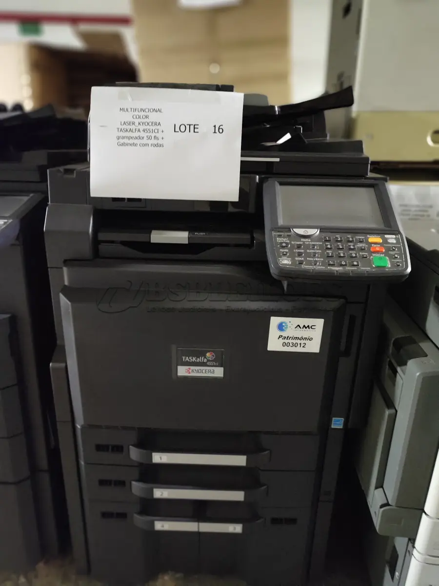 LOTE 016 - 01 MULTIFUNCIONAL MONO LASER_KYOCERA TASKALFA 3010I + GRAMPEADOR 50 FLS + GABINETE COM RODAS, 01 MULTIFUNCIONAL COLOR LASER_KYOCERA TASKALFA 4551CI + GRAMPEADOR 50 FLS + GABINETE COM RODAS (NO ESTADO)