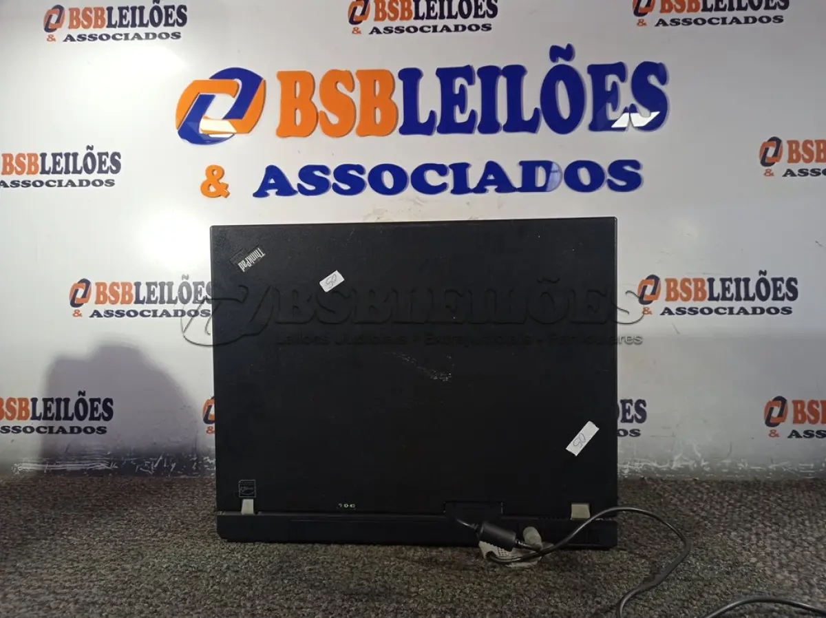 LOTE 369 - 01 NOTEBOOK MARCA LENOVO. (NO ESTADO) ATENÇÃO! FAZER A VISITAÇÃO ANTES DE ARREMATAR, NÃO SABEMOS SE FUNCIONA. LEILÃO NÃO TEM GARANTIA E NEM DEVOLUÇÃO, SUJEITO A POSSÍVEIS AVARIAS VISÍVEIS/OCULTAS E/OU AUSÊNCIA DE COMPONENTES.