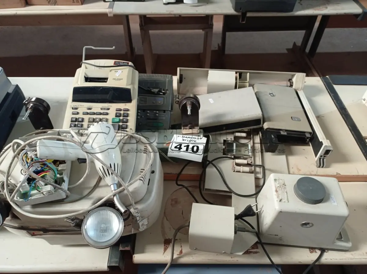 LOTE 410 - 01 LOTE COM MATERIAIS DIVERSOS. (NO ESTADO) ATENÇÃO! FAZER A VISITAÇÃO ANTES DE ARREMATAR, NÃO SABEMOS SE FUNCIONA. LEILÃO NÃO TEM GARANTIA E NEM DEVOLUÇÃO, SUJEITO A POSSÍVEIS AVARIAS VISÍVEIS/OCULTAS E/OU AUSÊNCIA DE COMPONENTES.
