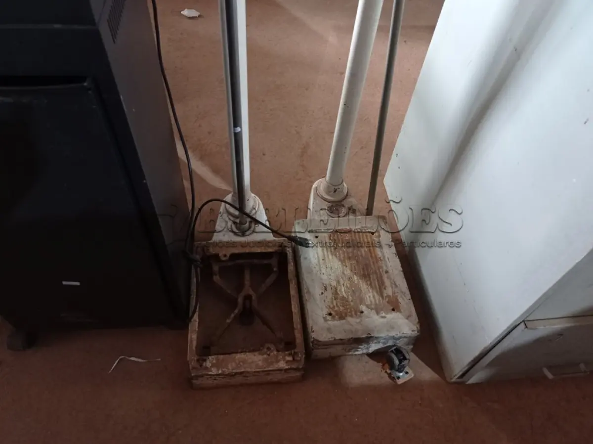 LOTE 457 - 02 BALANÇAS DE POSTO DE SAÚDE. (NO ESTADO) ATENÇÃO! FAZER A VISITAÇÃO ANTES DE ARREMATAR, NÃO SABEMOS SE FUNCIONA. LEILÃO NÃO TEM GARANTIA E NEM DEVOLUÇÃO, SUJEITO A POSSÍVEIS AVARIAS VISÍVEIS/OCULTAS E/OU AUSÊNCIA DE COMPONENTES.