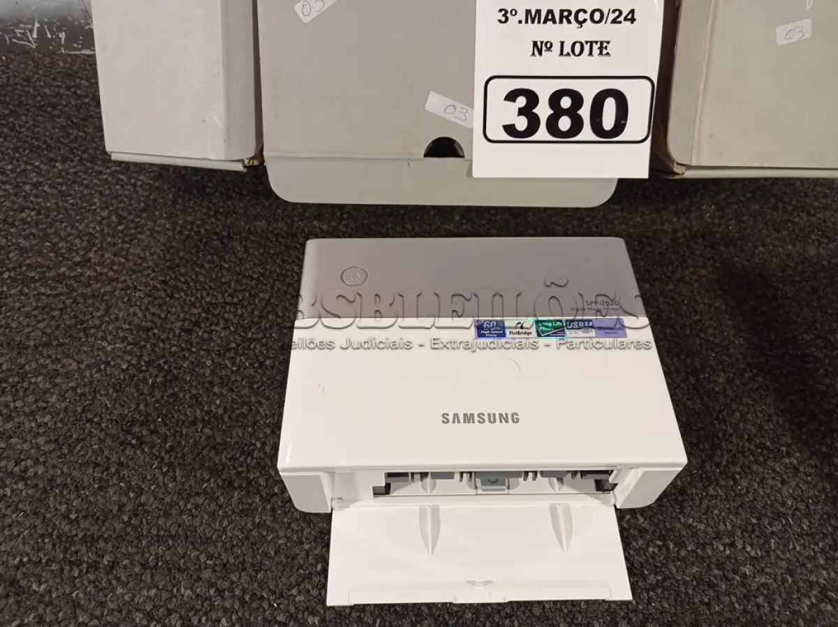 LOTE 380 - 01 IMPRESSORA DE FOTOS MARCA SAMSUNG. (NO ESTADO) ATENÇÃO! FAZER A VISITAÇÃO ANTES DE ARREMATAR, NÃO SABEMOS SE FUNCIONA. LEILÃO NÃO TEM GARANTIA E NEM DEVOLUÇÃO, SUJEITO A POSSÍVEIS AVARIAS VISÍVEIS/OCULTAS E/OU AUSÊNCIA DE COMPONENTES.