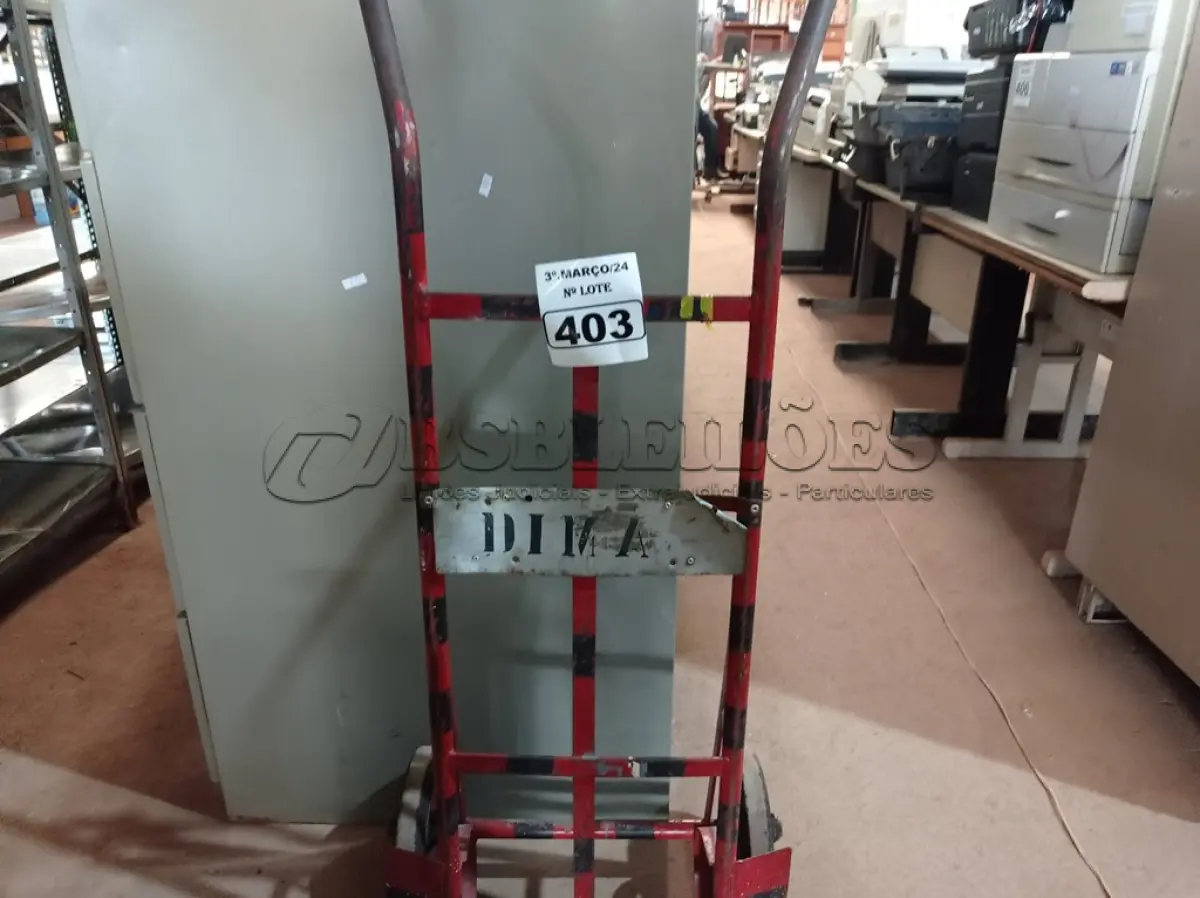 LOTE 403 - 01 CARRINHO PARA TRANSPORTE DE CARGAS. (NO ESTADO) ATENÇÃO! FAZER A VISITAÇÃO ANTES DE ARREMATAR, NÃO SABEMOS SE FUNCIONA. LEILÃO NÃO TEM GARANTIA E NEM DEVOLUÇÃO, SUJEITO A POSSÍVEIS AVARIAS VISÍVEIS/OCULTAS E/OU AUSÊNCIA DE COMPONENTES.