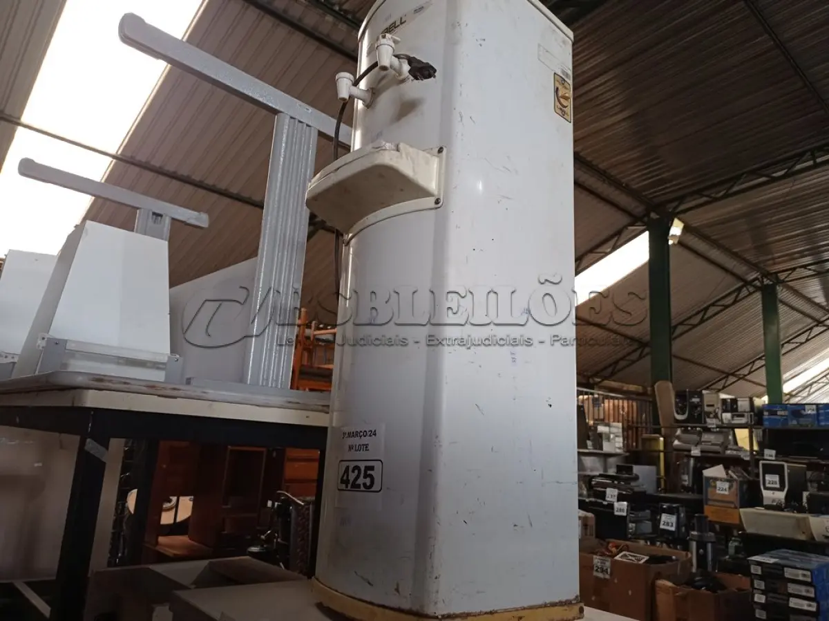 LOTE 425 - 01 BEBEDOURO PARA GARRAFÃO 220V. (NO ESTADO) ATENÇÃO! FAZER A VISITAÇÃO ANTES DE ARREMATAR, NÃO SABEMOS SE FUNCIONA. LEILÃO NÃO TEM GARANTIA E NEM DEVOLUÇÃO, SUJEITO A POSSÍVEIS AVARIAS VISÍVEIS/OCULTAS E/OU AUSÊNCIA DE COMPONENTES.