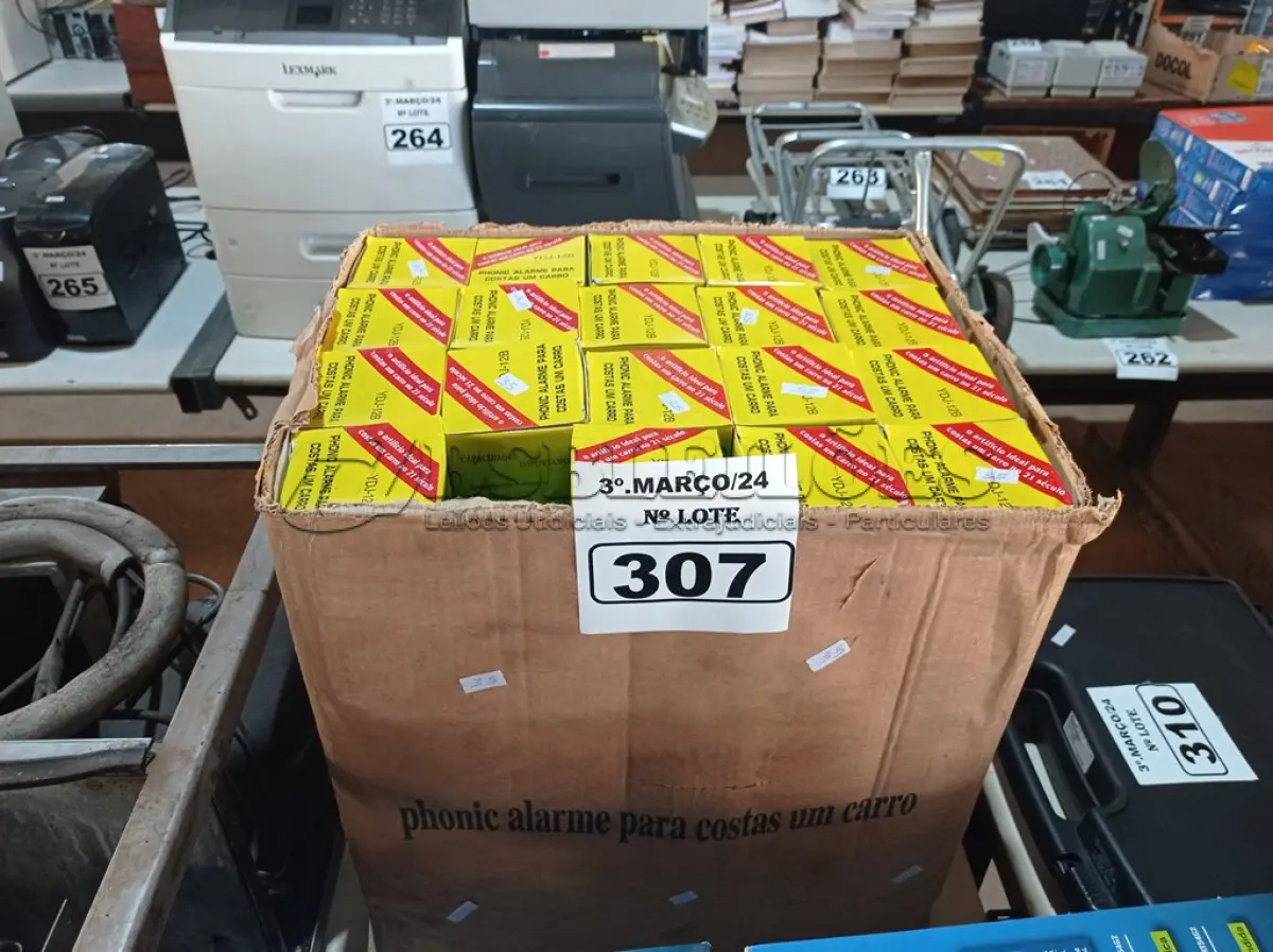 LOTE 307 - 01 LOTE COM GRANDE QUANTIDADE DE SIRENES DE RÉ PARA CAMINHÃO. (NO ESTADO) ATENÇÃO! FAZER A VISITAÇÃO ANTES DE ARREMATAR, NÃO SABEMOS SE FUNCIONA. LEILÃO NÃO TEM GARANTIA E NEM DEVOLUÇÃO, SUJEITO A POSSÍVEIS AVARIAS VISÍVEIS/OCULTAS E/OU AUSÊNCIA DE COMPONENTES.
