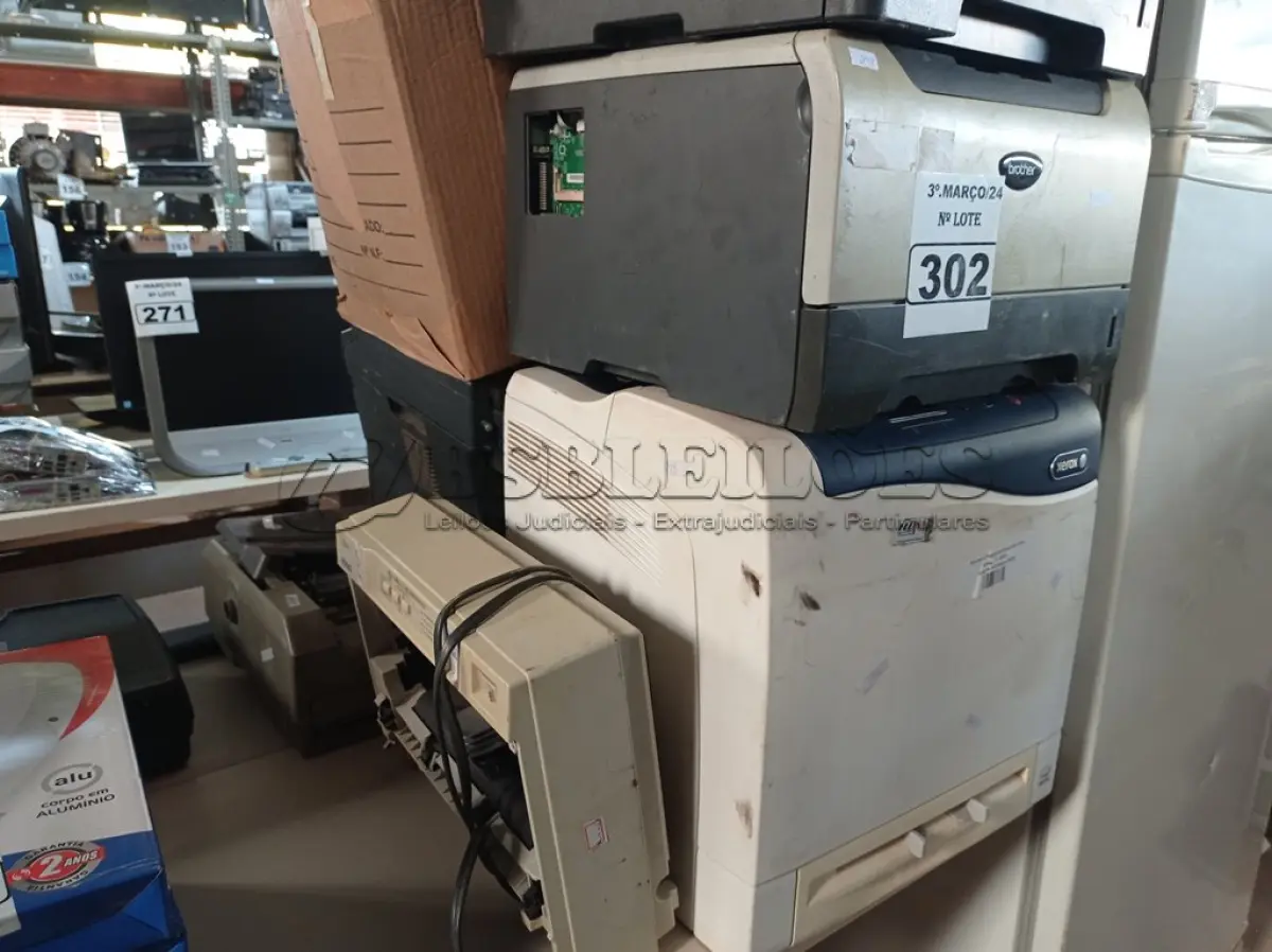 LOTE 302 - 06 IMPRESSORAS, VÁRIOS APARELHOS DE TELEFONE, 01 SUCATA DE FURADEIRA E 01 SUCATA DE SERRA TICO-TICO. (NO ESTADO) ATENÇÃO! FAZER A VISITAÇÃO ANTES DE ARREMATAR, NÃO SABEMOS SE FUNCIONA. LEILÃO NÃO TEM GARANTIA E NEM DEVOLUÇÃO, SUJEITO A POSSÍVEIS AVARIAS VISÍVEIS/OCULTAS E/OU AUSÊNCIA DE COMPONENTES.