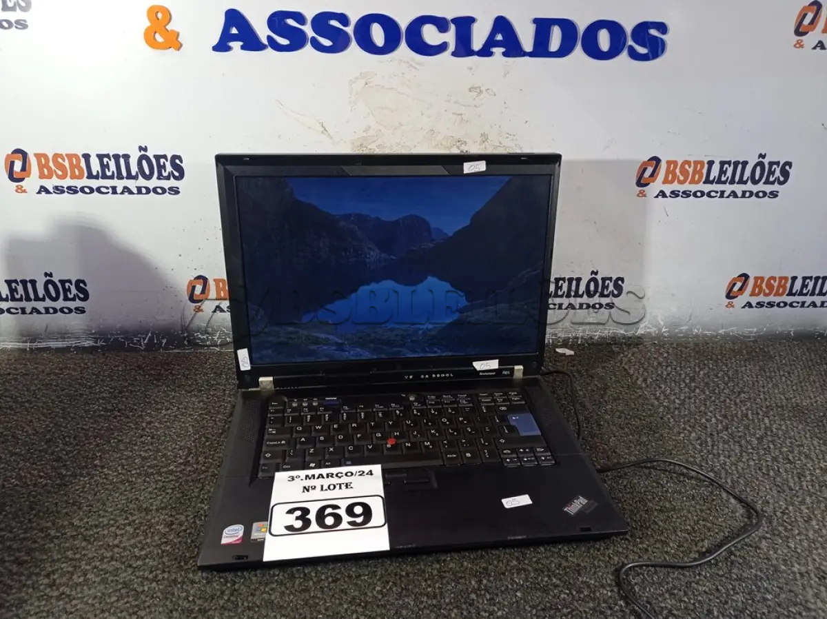 LOTE 369 - 01 NOTEBOOK MARCA LENOVO. (NO ESTADO) ATENÇÃO! FAZER A VISITAÇÃO ANTES DE ARREMATAR, NÃO SABEMOS SE FUNCIONA. LEILÃO NÃO TEM GARANTIA E NEM DEVOLUÇÃO, SUJEITO A POSSÍVEIS AVARIAS VISÍVEIS/OCULTAS E/OU AUSÊNCIA DE COMPONENTES.