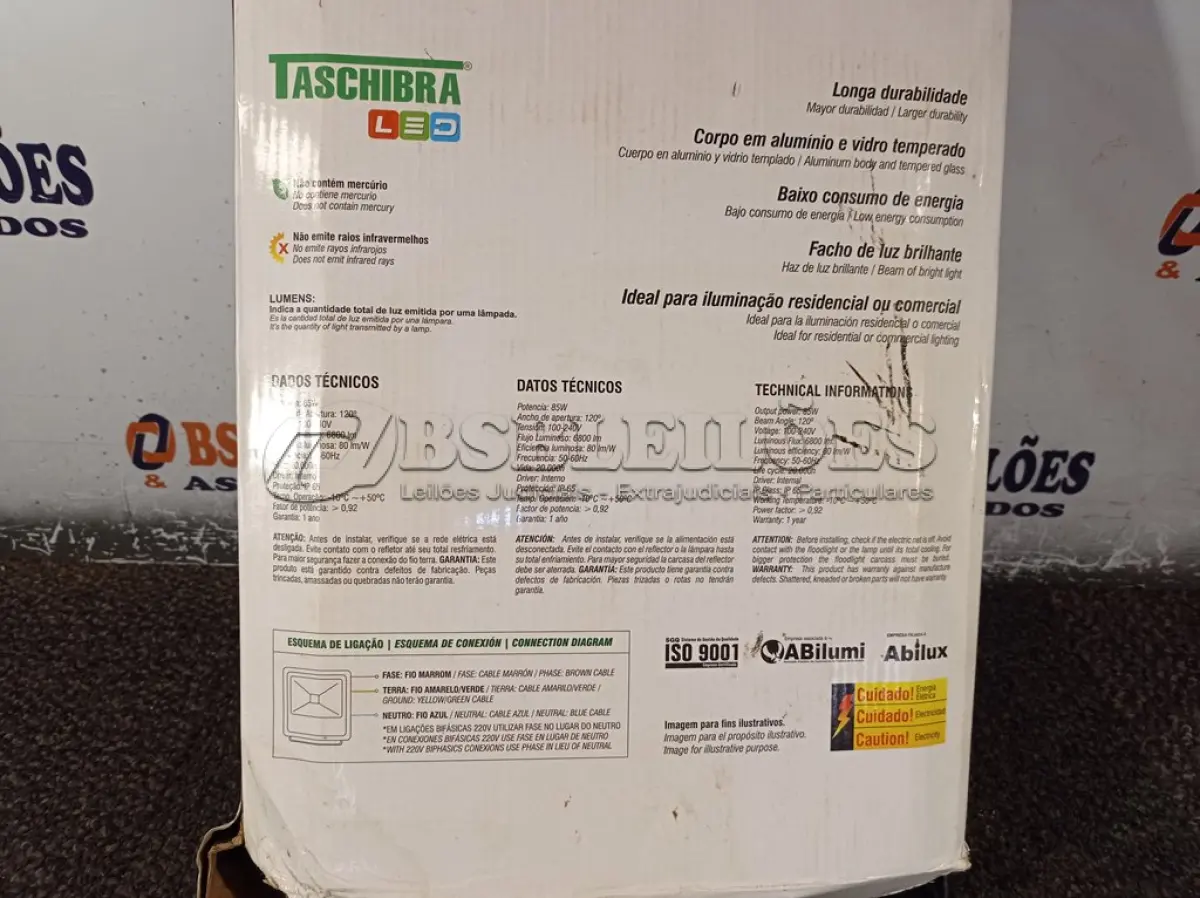 LOTE 382 - 01 REFLETOR TR LED 100 6.800 LUMENS LUZ QUENTE 3000K AUTOVOLT MARCA TASCHIBRA. (NOVO) (NO ESTADO) ATENÇÃO! FAZER A VISITAÇÃO ANTES DE ARREMATAR, NÃO SABEMOS SE FUNCIONA. LEILÃO NÃO TEM GARANTIA E NEM DEVOLUÇÃO, SUJEITO A POSSÍVEIS AVARIAS VISÍVEIS/OCULTAS E/OU AUSÊNCIA DE COMPONENTES.