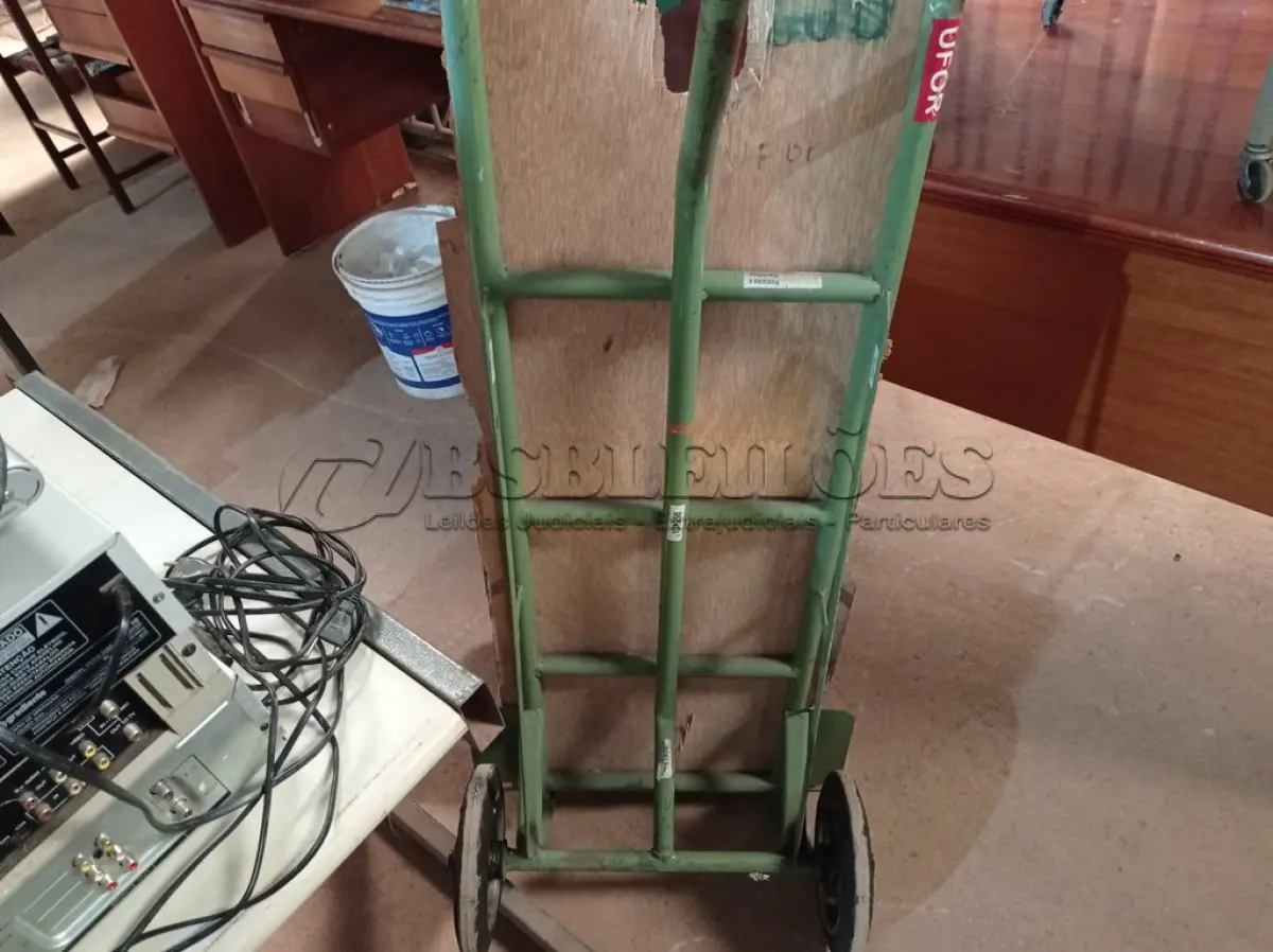 LOTE 288 - 01 CARRINHO PARA TRANSPORTE DE CARGAS. (NO ESTADO) ATENÇÃO! FAZER A VISITAÇÃO ANTES DE ARREMATAR, NÃO SABEMOS SE FUNCIONA. LEILÃO NÃO TEM GARANTIA E NEM DEVOLUÇÃO, SUJEITO A POSSÍVEIS AVARIAS VISÍVEIS/OCULTAS E/OU AUSÊNCIA DE COMPONENTES.