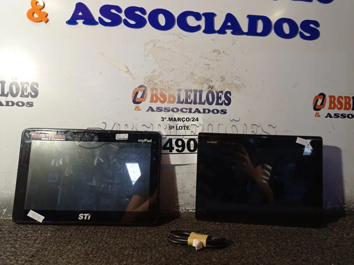 LOTE 490 - 02 TABLETS MARCAS E MODELOS DIVERSOS. (NO ESTADO) ATENÇÃO! FAZER A VISITAÇÃO ANTES DE ARREMATAR, NÃO SABEMOS SE FUNCIONA. LEILÃO NÃO TEM GARANTIA E NEM DEVOLUÇÃO, SUJEITO A POSSÍVEIS AVARIAS VISÍVEIS/OCULTAS E/OU AUSÊNCIA DE COMPONENTES.