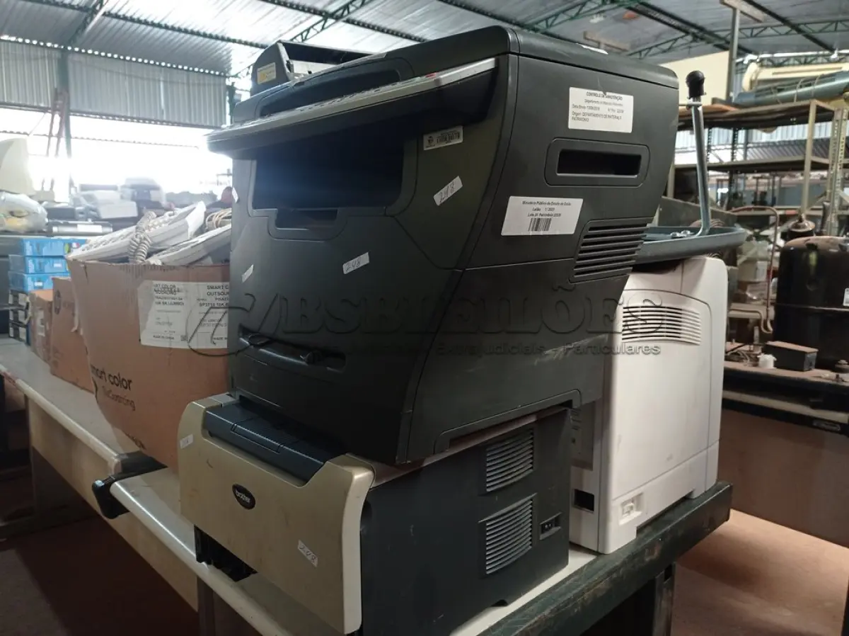 LOTE 292 - 03 IMPRESSORAS MARCAS E MODELOS DIVERSOS PARA RETIRADA DE PEÇAS. (NO ESTADO) ATENÇÃO! FAZER A VISITAÇÃO ANTES DE ARREMATAR, NÃO SABEMOS SE FUNCIONA. LEILÃO NÃO TEM GARANTIA E NEM DEVOLUÇÃO, SUJEITO A POSSÍVEIS AVARIAS VISÍVEIS/OCULTAS E/OU AUSÊNCIA DE COMPONENTES.