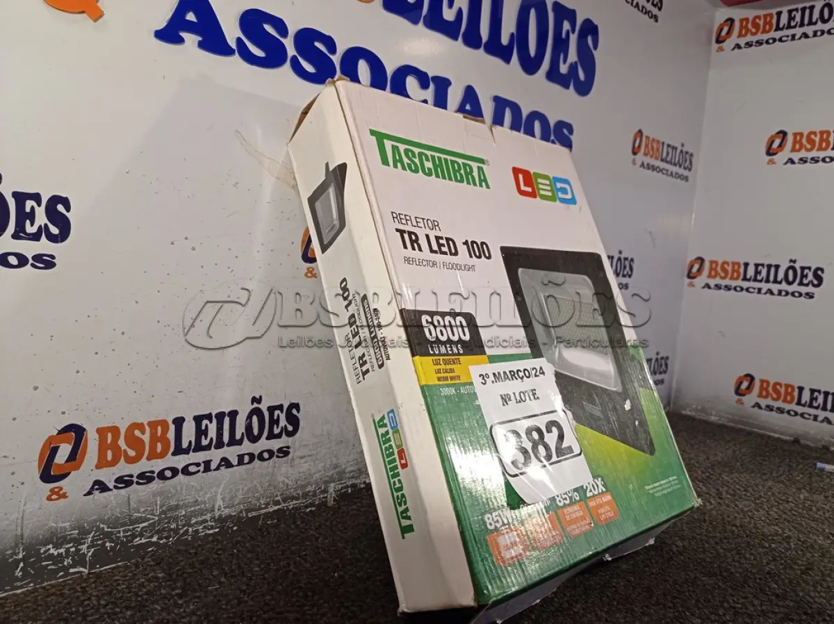 LOTE 382 - 01 REFLETOR TR LED 100 6.800 LUMENS LUZ QUENTE 3000K AUTOVOLT MARCA TASCHIBRA. (NOVO) (NO ESTADO) ATENÇÃO! FAZER A VISITAÇÃO ANTES DE ARREMATAR, NÃO SABEMOS SE FUNCIONA. LEILÃO NÃO TEM GARANTIA E NEM DEVOLUÇÃO, SUJEITO A POSSÍVEIS AVARIAS VISÍVEIS/OCULTAS E/OU AUSÊNCIA DE COMPONENTES.