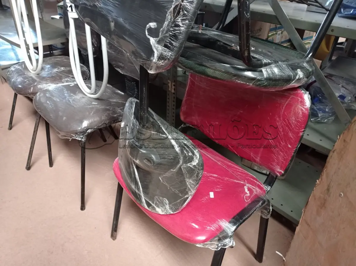 LOTE 420 - 03 CADEIRAS MARCAS E MODELOS DIVERSOS. (NO ESTADO) ATENÇÃO! FAZER A VISITAÇÃO ANTES DE ARREMATAR, NÃO SABEMOS SE FUNCIONA. LEILÃO NÃO TEM GARANTIA E NEM DEVOLUÇÃO, SUJEITO A POSSÍVEIS AVARIAS VISÍVEIS/OCULTAS E/OU AUSÊNCIA DE COMPONENTES.