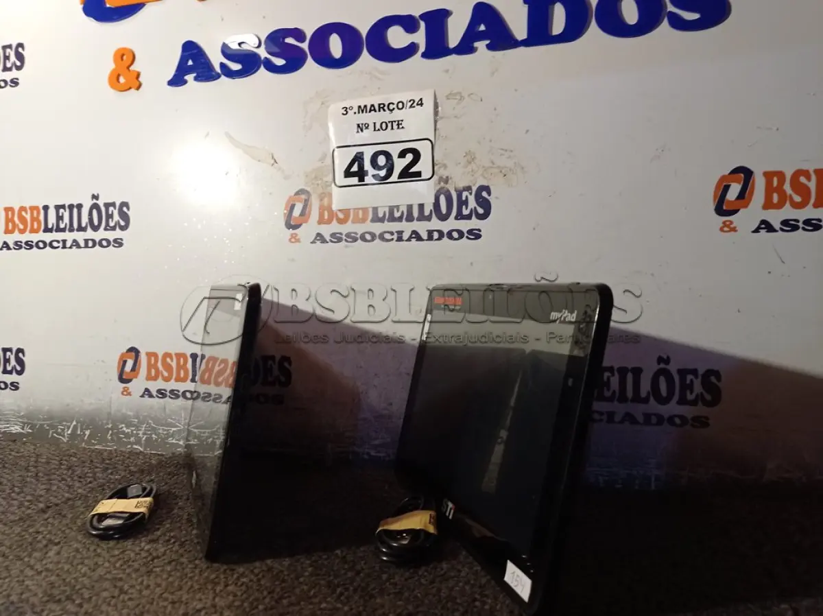 LOTE 492 - 02 TABLETS MARCAS E MODELOS DIVERSOS. (NO ESTADO) ATENÇÃO! FAZER A VISITAÇÃO ANTES DE ARREMATAR, NÃO SABEMOS SE FUNCIONA. LEILÃO NÃO TEM GARANTIA E NEM DEVOLUÇÃO, SUJEITO A POSSÍVEIS AVARIAS VISÍVEIS/OCULTAS E/OU AUSÊNCIA DE COMPONENTES.